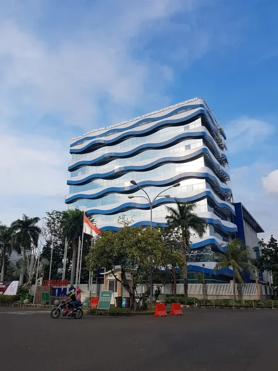 Tampilan fasad LIPI Ancol dengan curtain wall glass