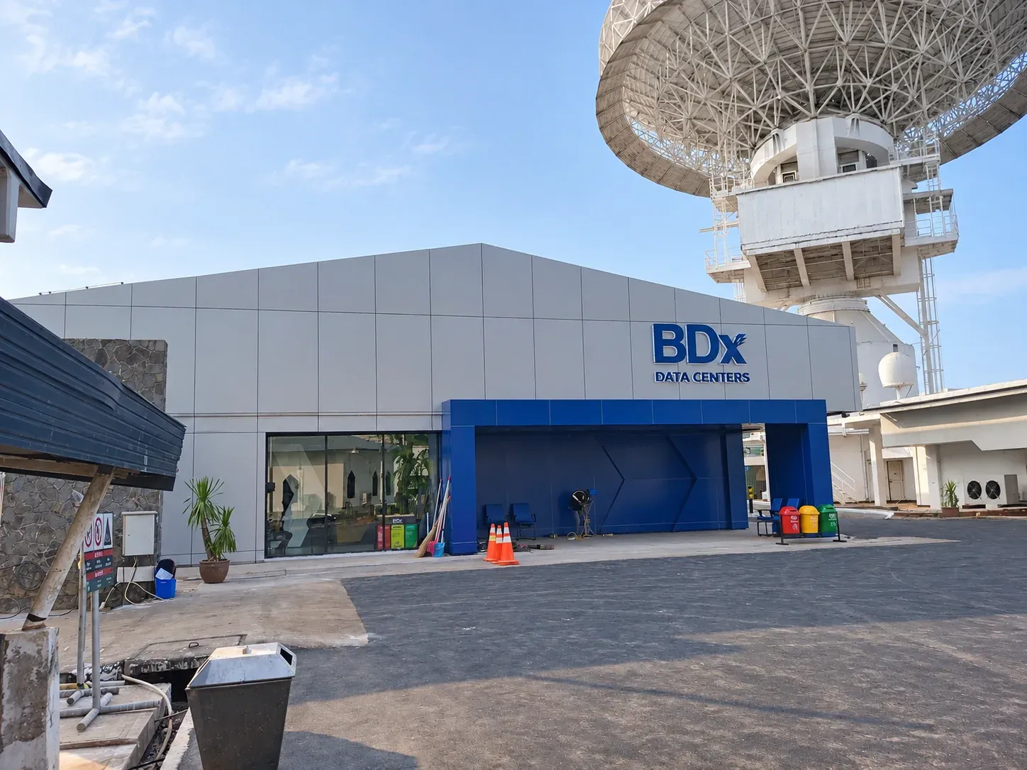 Tampak eksterior proyek BDx CKG4 di Purwakarta dengan Aluminium Composite Panel (ACP) pada fasad bangunan.
